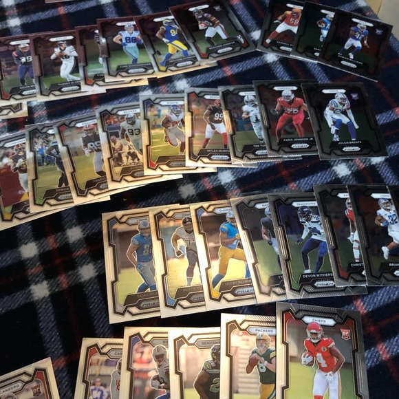 Assorted Sports Trading Cards Collection - Picture 15 of 16